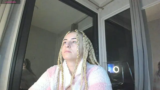 Ella Vee online show from October 22, 2:34 am