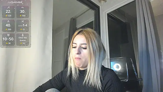 Ella Vee online show from November 13, 4:00 am