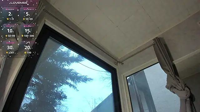 Ella Vee online show from March 2, 5:19 am