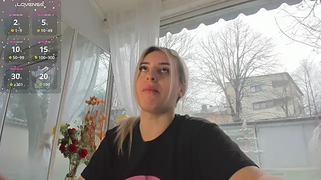 Ella Vee online show from April 4, 4:55 am