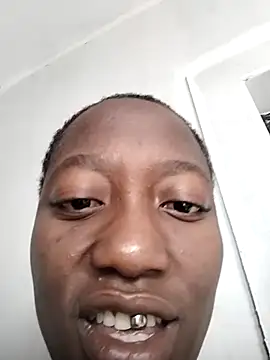 Snapshot of Melanin2002 chatting on April 10, 9:25 am Melanin2002 online show from April 10, 9:25 am