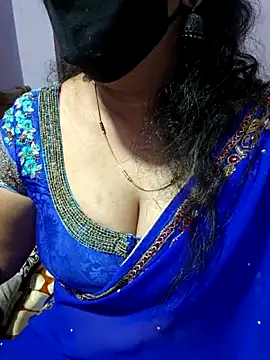 luci-queen online show from November 12, 1:28 am