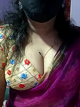 luci-queen online show from November 13, 4:44 am