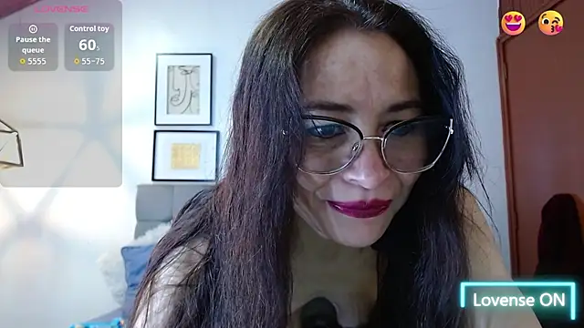  naomi s online show from February 1, 1:53 pm