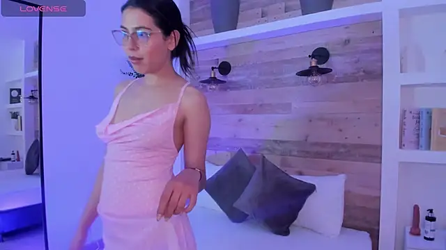 desireee  online show from February 19, 7:21 pm