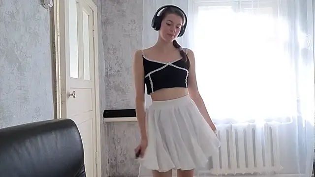 CutieAnny online show from October 2, 5:58 am