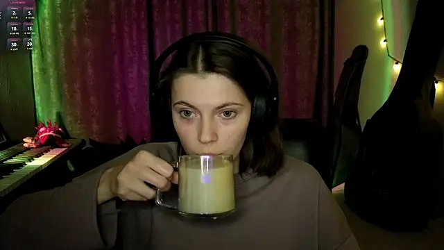 CutieAnny online show from April 1, 8:06 pm