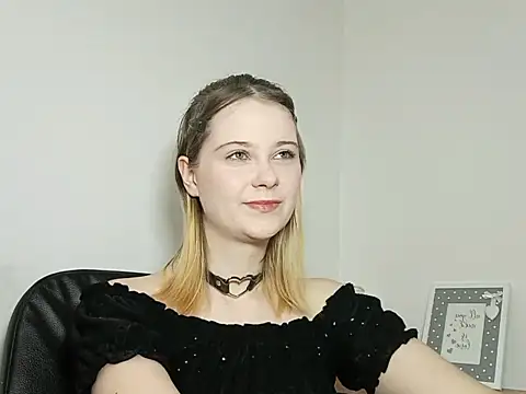 Snapshot of LydiaYoung chatting on September 25, 6:11 pm LydiaYoung online show from September 25, 6:11 pm