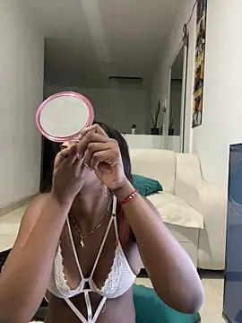 zaracollins01 online show from October 31, 12:11 am