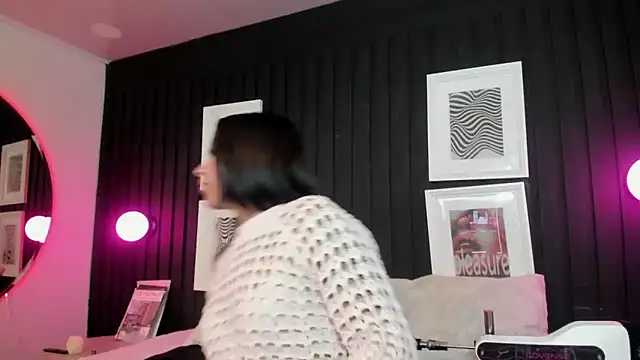 Manelyk evanss  online show from March 25, 5:41 pm