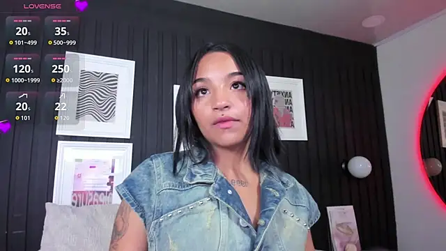 Snapshot of Manelyk_evanss_ chatting on May 20, 6:47 pm Manelyk evanss online show from May 20, 6:47 pm