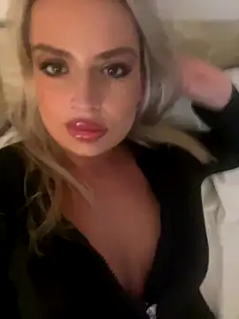 Seductive-SkyeXXX online show from October 15, 6:52 pm