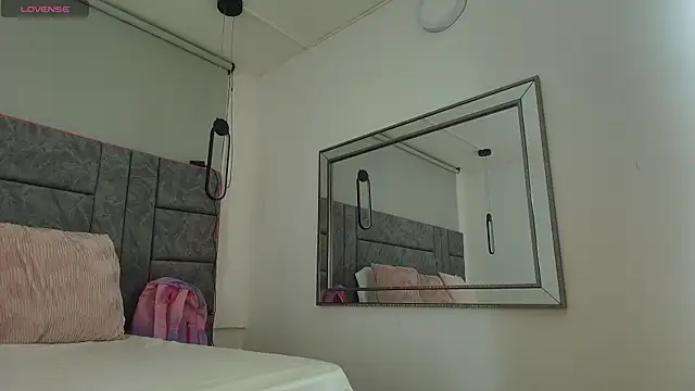 alaska  williams   online show from November 8, 1:06 am