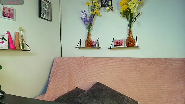 Snapshot of emycarver09 chatting on September 24, 11:57 am emycarver09 online show from September 24, 11:57 am