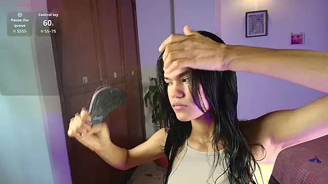 Snapshot of emycarver09 chatting on November 3, 12:06 pm emycarver09 online show from November 3, 12:06 pm