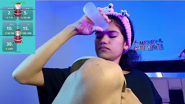 emycarver09 online show from January 9, 11:35 am