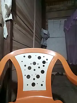 Snapshot of LucyyLy chatting on April 8, 12:10 am LucyyLy online show from April 8, 12:10 am