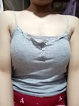 Snapshot of LucyyLy chatting on April 9, 12:32 am LucyyLy online show from April 9, 12:32 am