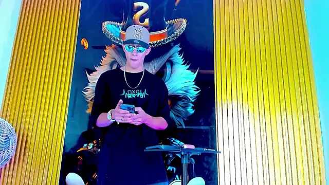 Dante Brown1  online show from October 8, 9:34 pm