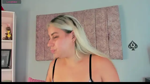 naomi sanz online show from October 15, 6:30 pm