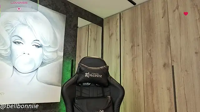 belllbonniie online show from October 28, 8:00 pm