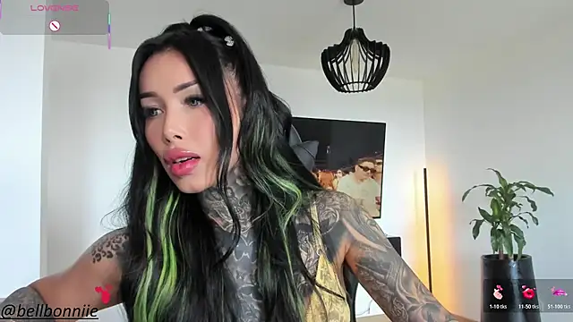 belllbonniie online show from November 15, 6:15 pm