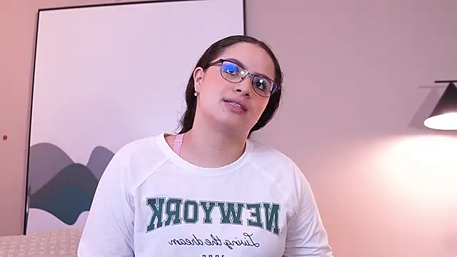 Tayler Kim online show from November 27, 6:21 pm