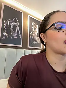 Tayler Kim online show from December 15, 6:34 pm