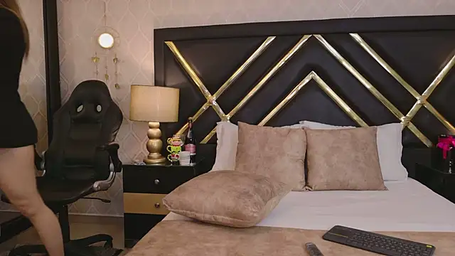 ZoeWilliis online show from November 26, 12:50 pm