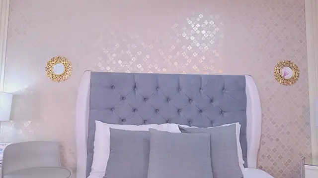 ZoeWilliis online show from May 23, 11:03 am