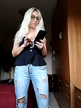 Snapshot of _sexyBLONDE46_ chatting on November 7, 2:17 pm sexyBLONDE46 online show from November 7, 2:17 pm