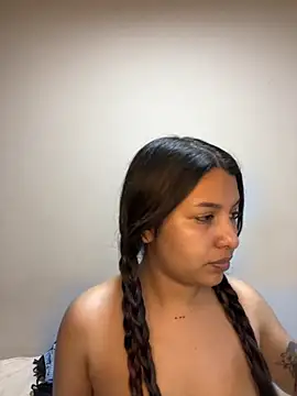  Chloe Smith online show from November 18, 8:13 pm