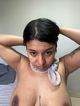  Chloe Smith online show from December 17, 2:45 pm