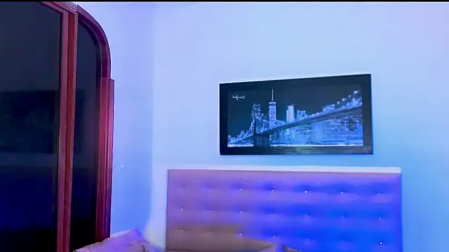 aura-monet online show from December 14, 5:02 am