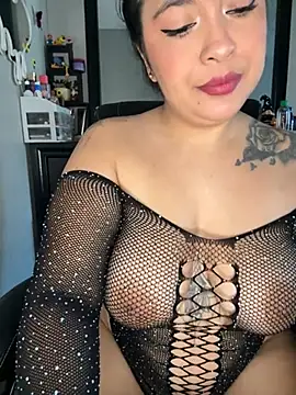 Snapshot of latina_curvy22 chatting on January 18, 10:46 pm latina curvy22 online show from January 18, 10:46 pm