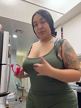 Snapshot of latina_curvy22 chatting on February 27, 10:32 pm latina curvy22 online show from February 27, 10:32 pm