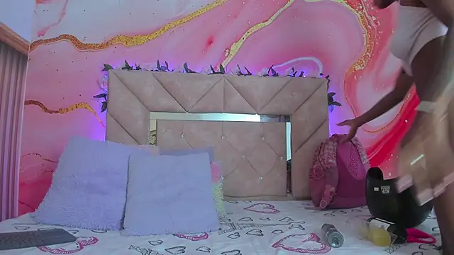 Taylor oriana  online show from November 4, 10:58 am