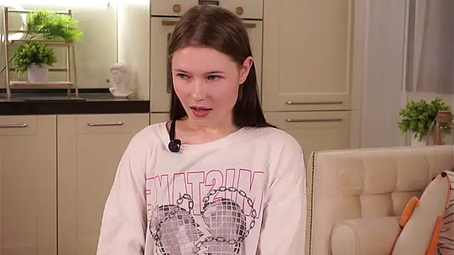 LynHillaire online show from September 15, 11:10 am