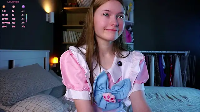 Snapshot of LynHillaire chatting on January 6, 11:36 am LynHillaire online show from January 6, 11:36 am