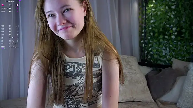 Snapshot of LynHillaire chatting on February 26, 12:26 pm LynHillaire online show from February 26, 12:26 pm