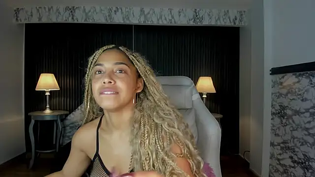 Snapshot of Amarafire chatting on February 12, 12:55 pm Amarafire online show from February 12, 12:55 pm