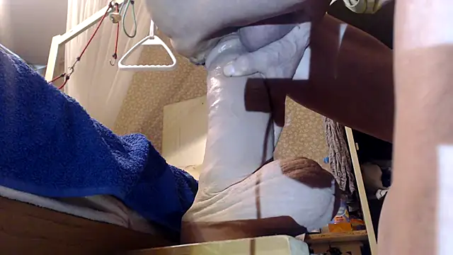 Snapshot of BiglovelyXXL chatting on November 9, 10:46 am BiglovelyXXL online show from November 9, 10:46 am