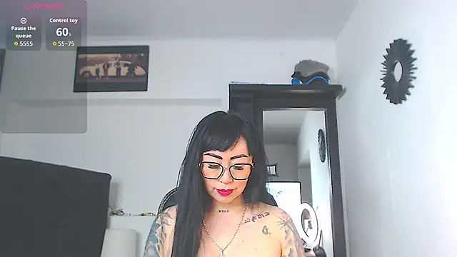 Vicky hotmilf online show from April 10, 11:04 am