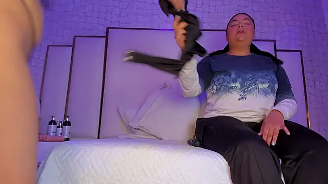 Mia and lexy online show from November 12, 2:45 am