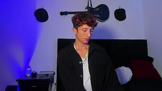 mhatias  online show from April 12, 5:01 am