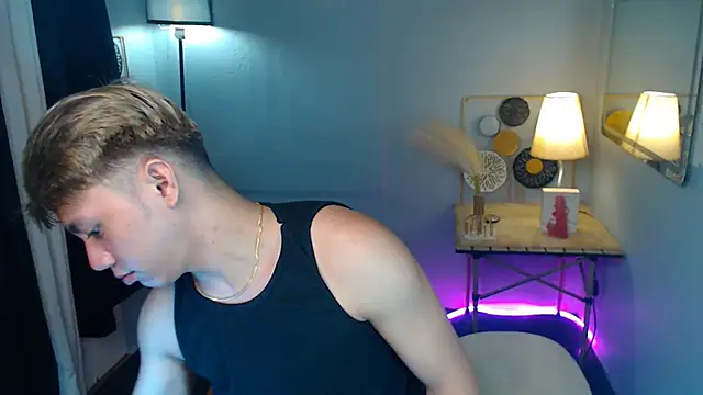 Snapshot of Urfucker_drei chatting on September 24, 8:06 am Urfucker drei online show from September 24, 8:06 am