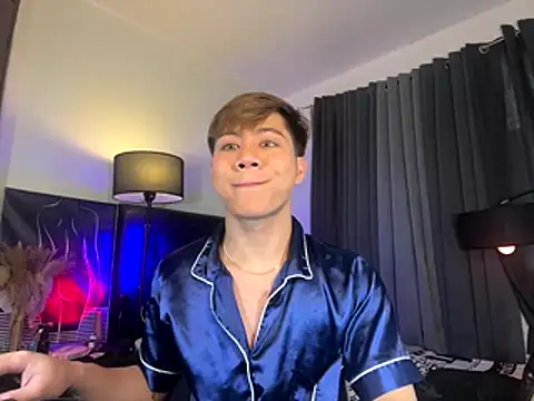 Snapshot of Urfucker_drei chatting on October 23, 5:18 am Urfucker drei online show from October 23, 5:18 am