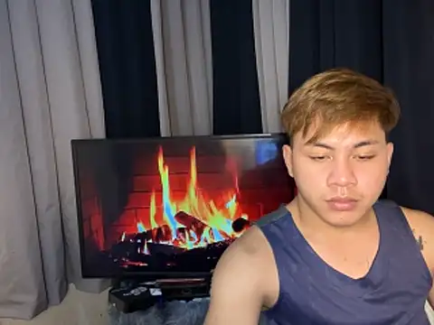 Snapshot of Urfucker_drei chatting on December 17, 7:09 pm Urfucker drei online show from December 17, 7:09 pm