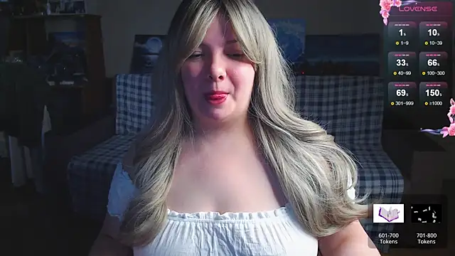 EmillyBones online show from December 14, 11:15 am