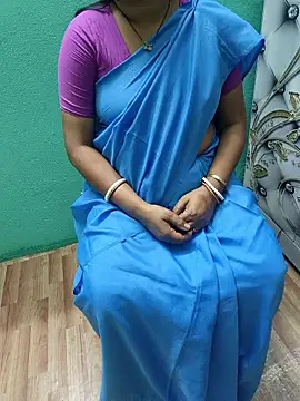 Snapshot of desi_boudi87 chatting on March 8, 9:57 am desi boudi87 online show from March 8, 9:57 am